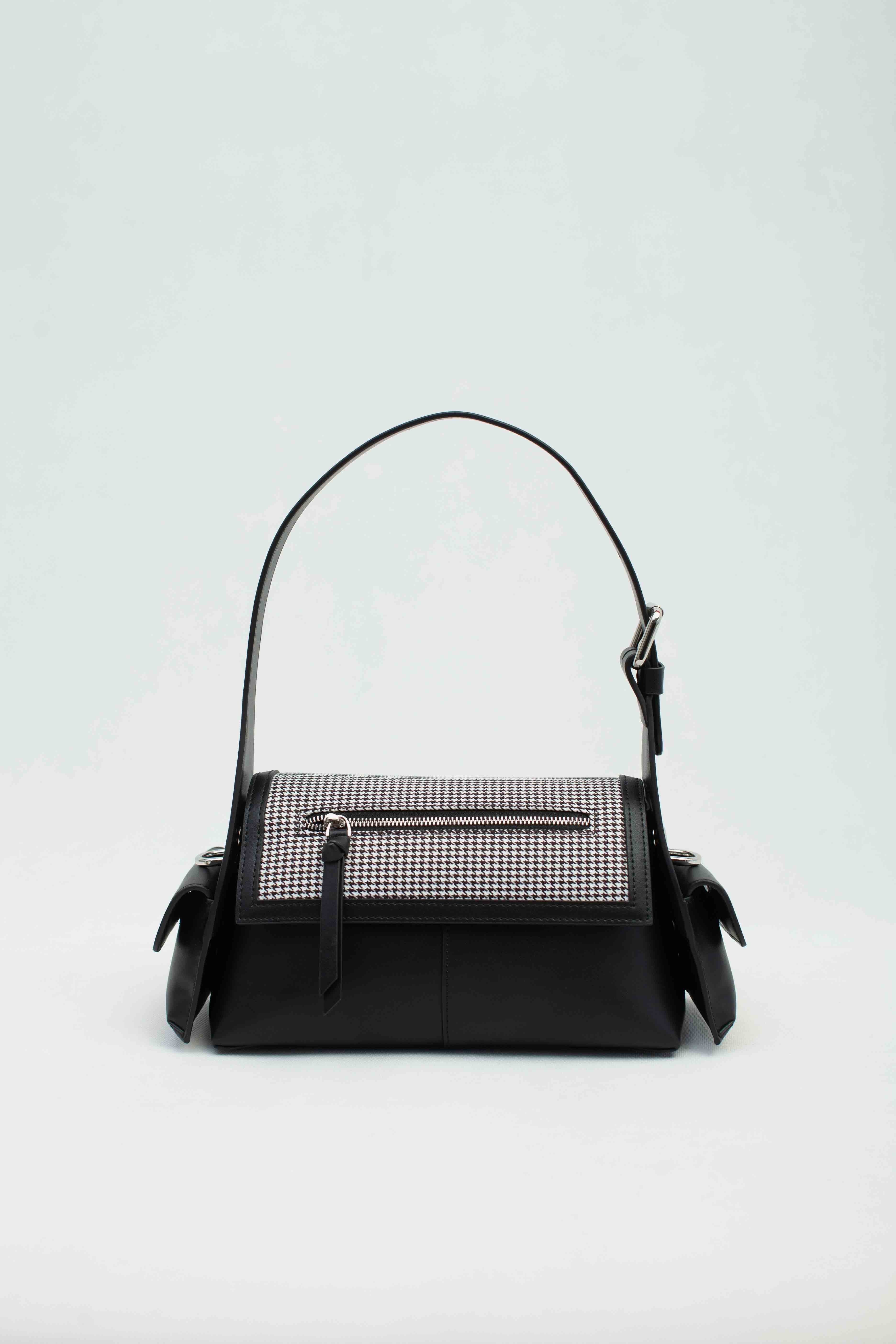 JUVIE-BLACK 1.0