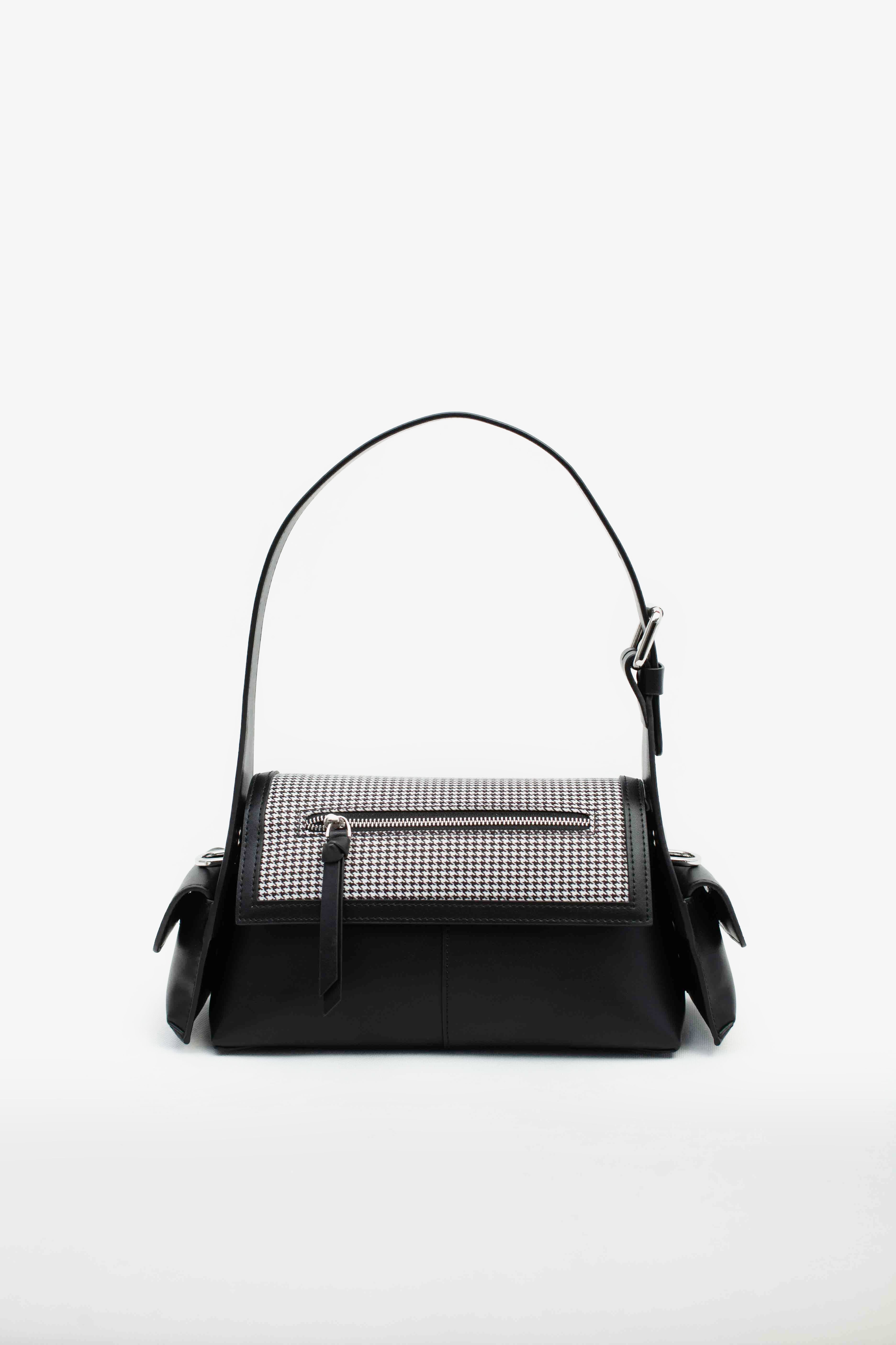 JUVIE-BLACK 1.0