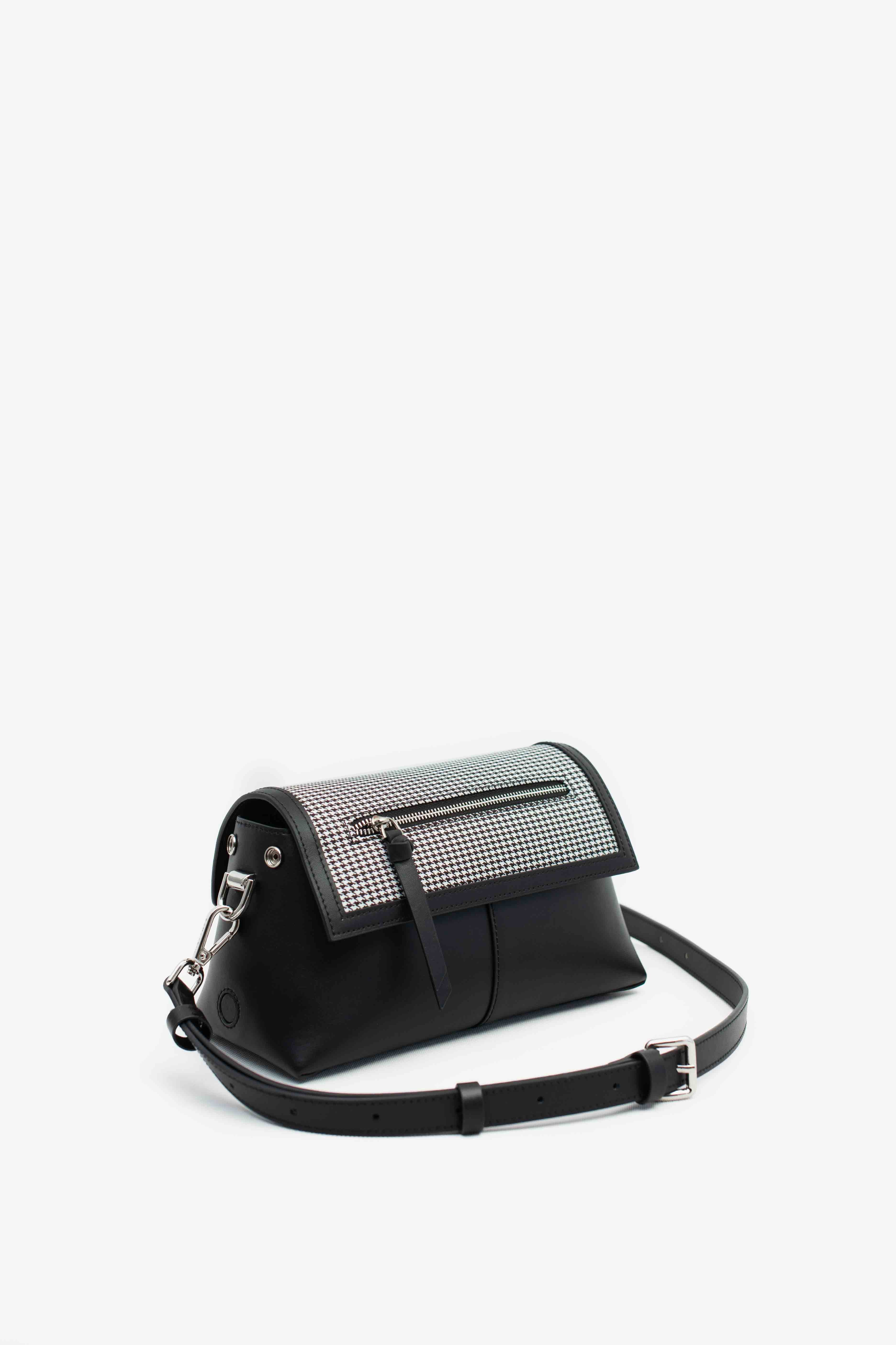 JUVIE-BLACK 1.0
