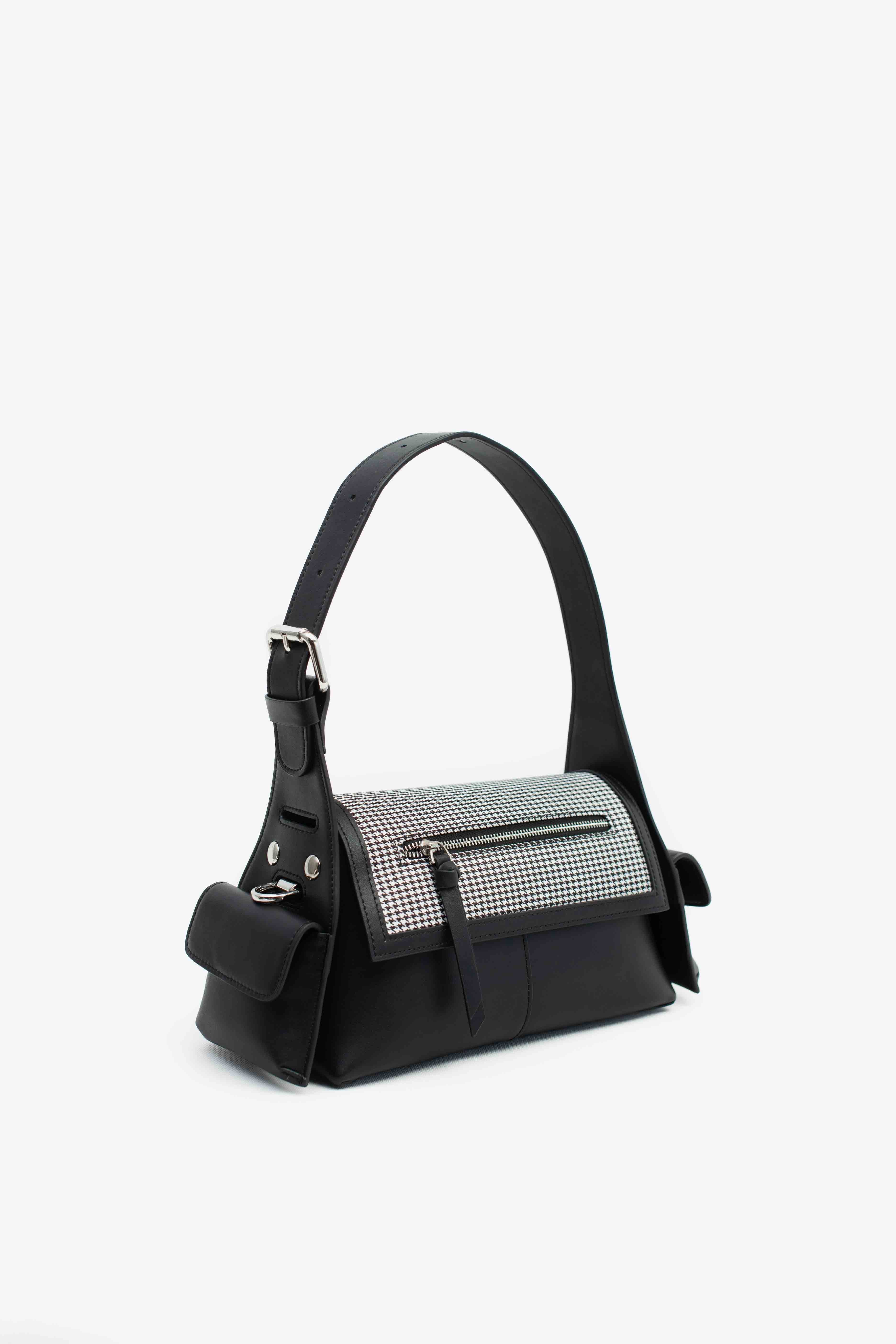 JUVIE-BLACK 1.0