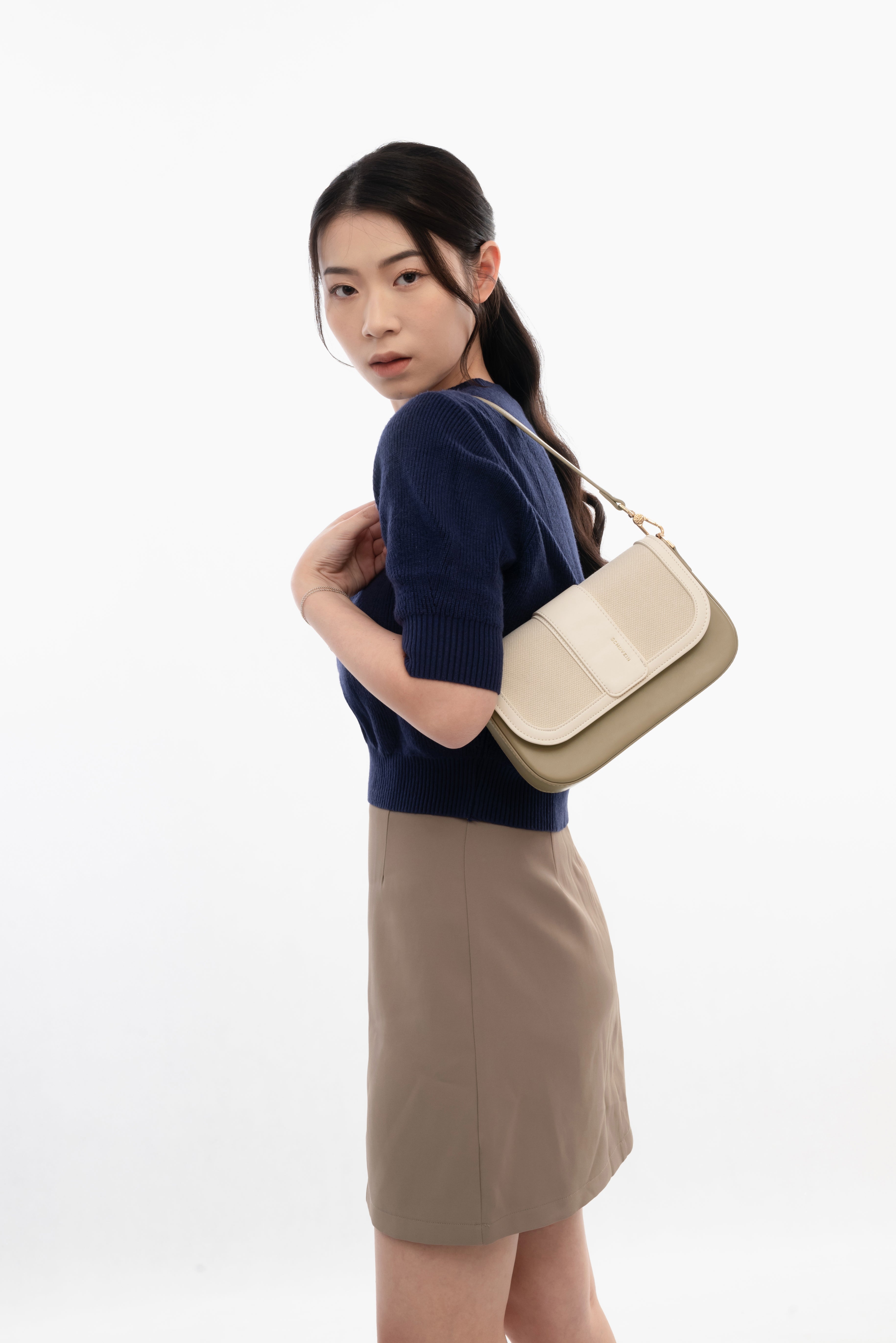 VARRIE CANNVA WHITE COVER